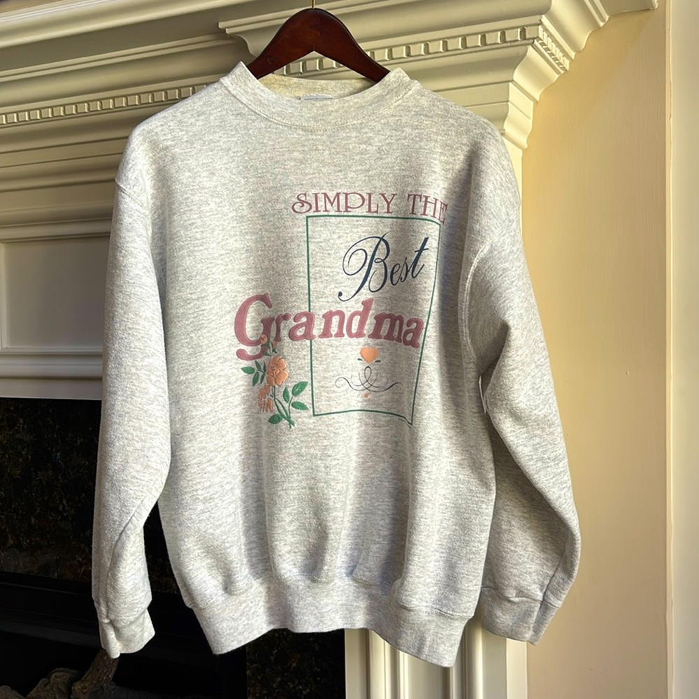 Simply The Best Grandma Cotton blend Gray graphic logo print sweatshirt sz.L